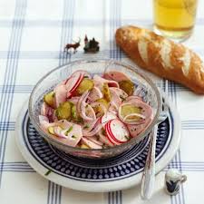 Bayrischer Wurstsalat Das Rezept Rezept Living At Home In 2020 Wurstsalat Rezepte Wiesn Essen
