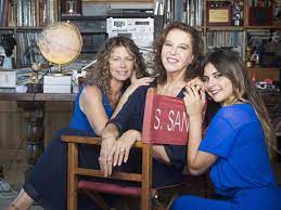 Born in viareggio, province of lucca. Sandrelli Tre Generazioni Storie Di Donne Felici In Una Famiglia Allargata Corriere It