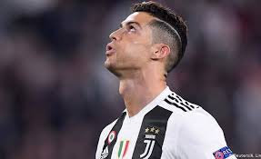 Bunun yanısıra kısa saç modellerini tercih ettiği de olmuştur. Ronaldo Nun Son Testi Negatif Cikti Kibris Gazetesi Kibris Haber Kktc Son Dakika Ve Gundem Haberleri