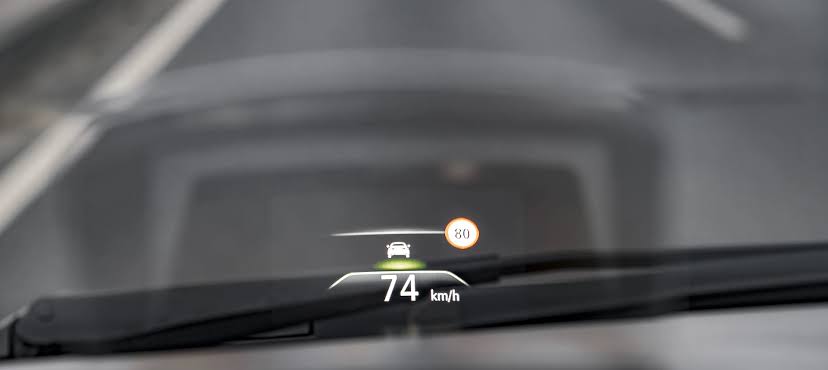 What is a HUD (Head-Up Display)? How it works and its features | SEKISUI  S-LEC