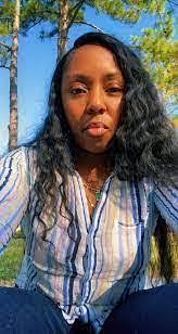 Mona Mays's Instagram, Twitter & Facebook