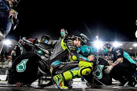 Resterà per sempre il giorno in cui valentino rossi, nove volte campione del mondo, ha annunciato il ritiro. Motogp Ritiro Valentino Rossi La Reazione Dei Piloti