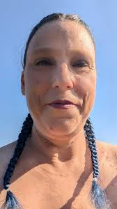 Hiya I'm Louise 41 from Taunton nice t meet you all hope you are all having  a great weekend like to meet someone who wants a relationship not here for  fun