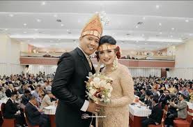Chords for pengantin lelaki nyanyi lagu kopratasa untuk pengantin perempuan.: Sortali Pengantin Sortali Batak Sortali Emas By Maredabyrrchyntia Bridestory Com