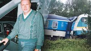 „mezi stanicemi domažlice a blížejov došlo ke střetu dvou vlaků. B5lovcfkfhpb0m