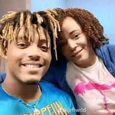 Linda Waddy's Instagram, Twitter & Facebook