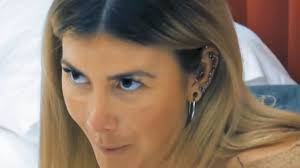 Die leidtragende war stephie, die natürlich extrem enttäuscht vom bachelor ist. Janflo On Twitter Bachelor Wie Viele Piercings Soll Ich Dir Ins Ohr Ballern Stephi Ja