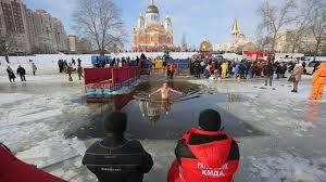 І хоч міська і обласна влада закликала цього року утриматися Pirnuti U Krizhanu Vodu Najyaskravishi Miti Vodohresha U Foto Bbc News Ukrayina