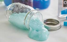 Sebaiknya pilihlah jenis shampo yang kental, sebab akan membuat cara membuat slime lebih mudah dan adonan lebih baik. 7 Cara Membuat Slime Yang Mudah Murah Dan Aman Bagi Anak Anak