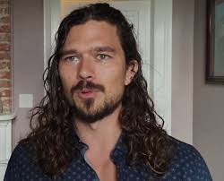 Luke Arnold plays Long John Silver