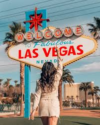 Katso, millaisia toimintoja sivua hallinnoivat ja sisältöä julkaisevat ihmiset tekevät. Las Vegas Archives Fashiontravelrepeat