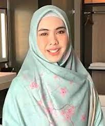 Sayangnya, belum sempat bersaling salam. Oki Setiana Dewi Wikipedia Bahasa Melayu Ensiklopedia Bebas