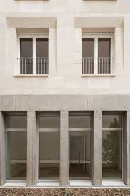 Massiver Kalkstein In Paris Sozialwohnungsbau Von Barrault Pressacco Barrault Kalkstein Massive Minimalist Architecture Architecture Facade Architecture