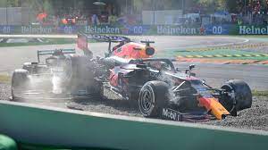 The red bull driver hunted down and overtook the mercedes world. L9lowdpz8liq0m