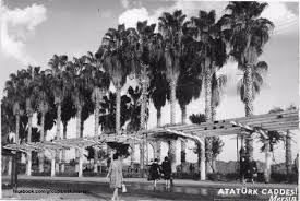 Mersin Eski Mersin Den Mukemmel Bir Kare 1960 Lar Mersin Ataturk Caddesi Vali Konagi Onu Gunumuzdeki Cumhuriyet Alani Resimler Seyahat Sehir