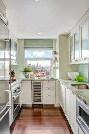Kleine küchen einrichten top ideenbücher profi tricks und ideen für maximale fläche in miniküchen stauraum ideen. Kleine Kuche U Form Skandinavisch Landhaus Parkett Fenster Kuchen Renovieren Ideen Kuche Renovieren Kuchen Design