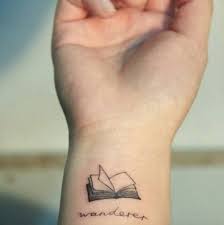 40 Amazing Book Tattoos For Literary Lovers Kleine Tattoos Tattoo Buch Shadowhunter Tattoo