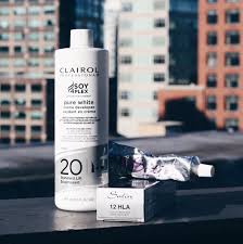 Level 10, or platinum blonde hair is widely coveted, but it can be hard to achieve. We Tried It Going Platinum Blonde At Home Influenster Reviews 2020