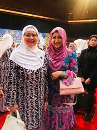 Isteri zahid, datin seri hamidah khamis dan anak perempuannya datuk nurulhidayah adalah antara ahli keluarga yang dilihat di ruang mahkamah. Majlis Perjumpaan Perkep Bersama Perkep Kontinjen Selangor ÙÙŠØ³Ø¨ÙˆÙƒ