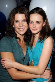 Lauren Graham and Alexis Bledel Reuniting for Gilmore Girls Anniversary |  Vanity Fair