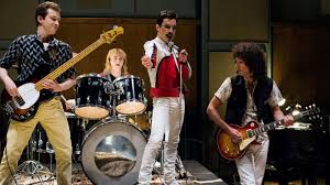 Penyanyi freddie mercury, gitaris brian may, drummer roger taylor dan gitaris bass john deacon membawa dunia musik dengan badai ketika mereka. Queen Biopic Bohemian Rhapsody Is Hitting All The Right Notes In S Korea Where It S Become A Theater Singalong Phenom Abc News