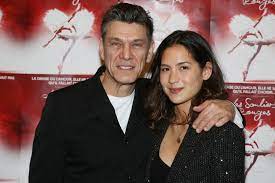 Au milieu des invités, un couple de jeunes mariés s'est démarqué : Line Papin Raconte Tout Marc Lavoine Anorexie Exil Destructeur