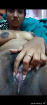 Horny Tamil girl pussy fingering pics - Masturbating on cam