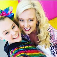 Two weeks later, on february 7th, siwa published a question and answer video on her youtube channel. Jojo Siwa Family Creative Parents Supporting Brother And Lots Of Fans Familytron
