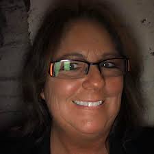 Last week, the Gupton staff gathered to celebrate Donna Collard's 25 years  of service to Gupton College! From guiding students with compassion to  supporting our mission behind the scenes, Donna's commitment over