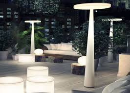 Lampadaire D Exterieur Moderne Et Original Prandina Chez Ksl Living Lampadaire Blanc Lampadaire Luminaire Design