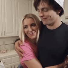 His birthday, what he did before fame, his family life, fun trivia facts, popularity youngest brother in the lynch family who became known as the unofficial manager of r5, a band. Rydel Lynch Ross Lynch Gif Rydel Lynch Ross Lynch Ryland Lynch Discover Share Gifs