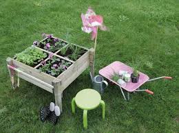 Enfants Jeux De Jardin Pour S Amuser Elle Decoration Jardins Jeux Jardin Et Jardinage