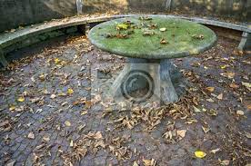 Entfernung vom meer beträgt 150 m, rund um die villa 200 m2 angelegter garten. Garten Steintisch Im Herbst Stone Tisch Ecke Im Botanischen Garten Fototapete Fototapeten Idylle Tour Tourismus Taranto Myloview De