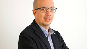 Neuronas espejo y 250.000 muertos en 15 años: lo último de Jorge Volpi