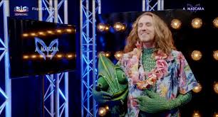 Vitor kley participa em 'a máscra' e deixa carolina perplexa esta semana, o camaleão de 'a máscara' é o cantor vitor kley, que namora com a investigadora carolina loureiro. Gelado Desmascarado Deixa Rui Santos Fora De A Mascara