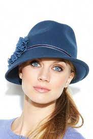 The Best Winter Hats For Your Face Shape Round Face With High Crown Fedora Hat Typesofhatsforwomen Dameshoeden Winter Hoeden Vintage Hoeden