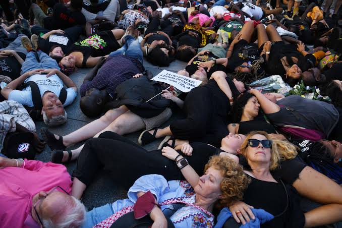Cientos de personas protestan en Madrid “contra la masacre de Melilla” y  exigen explicaciones al Gobierno y a Marruecos | Noticias de Madrid | EL  PAÍS