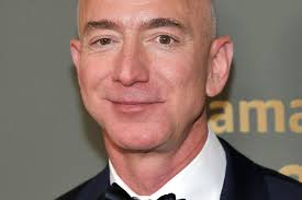 On februrary 2, 2021, amazon announced that founder and ceo jeff bezos will transition out of his role to become executive chair in the third quarter, when andy jassy will step into the position. Jeff Bezos Seine Neue Freundin Ist Noch Verheiratet Gala De