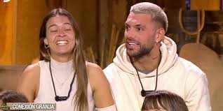 El tórrido edredoning de Tania y Albert Barranco en su visita a 'Pesadilla  en el Paraíso 2': "Pensaba no hacer nada"