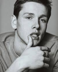 If you're one of us… come find us. Harris Dickinson As Liam Stewart The Darkest Minds The Darkest Minds The Darkest Minds Series Harris Dickinson