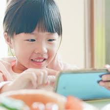 Màn hình điện tử đang khiến trẻ em xói mòn trí tưởng tượng