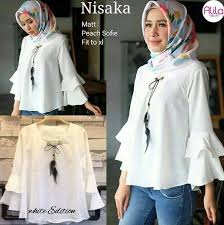 Hanya dengan baju atasan ini aja, dijamin penampilan kamu makin oke punya. Model Blus Putih Hijab Busana Batik Pakaian Kerja Wanita Casual Hijab Outfit