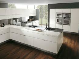 Cuisine moderne laque blanc et bois. La Cuisine Blanche Laquee En 35 Photos Qui Vont Vous Inspirer Archzine Fr