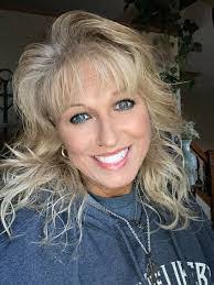 Laura Benge's Instagram, Twitter & Facebook