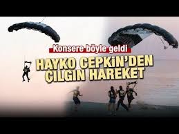 Hayko Cepkin Ucaktan Parasutle Atlayarak Sahneye Indi Konserler Insan