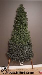 Diy Flat Christmas Tree Save Space With An Easy Tree 3 Flat Christmas Tree Christmas Tree Decorations Diy Wall Christmas Tree