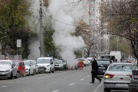 În toate aceste cazuri este vorba despre avarii la rețelele primare, care au determinat atât întreruperea furnizării apei calde de consum, cât și a încălzirii. Bucuresti Avarie Radet 2 Decembrie 2020 Inquam Photos