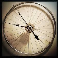 Bike Wheel Clock Large Wall Clock Steampunk Cyclist Gift Oversized Clock For Wall Industrial Bike Wall Art In 2020 Grosse Wanduhren Ungewohnliche Uhren Einzigartige Wanduhren