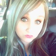 Who is a good stylist for vivid colors?