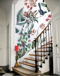Don T Like The Pattern But Like The Area Of Wallpaper In The Stairwell Home Decor Trends Home Home Decor